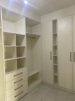 walk-in wardrobe